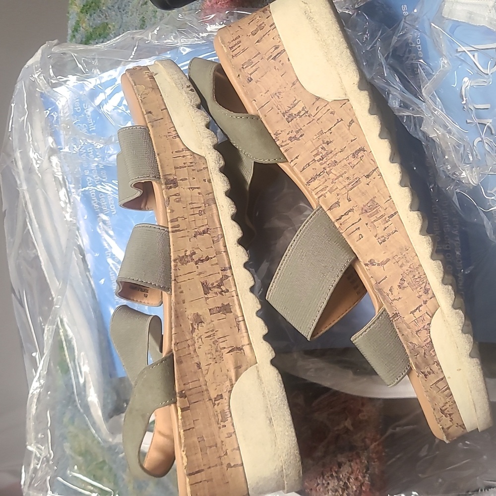 Universal Thread Sandals